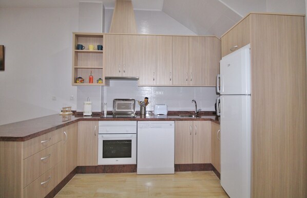 Fridge, microwave, oven, dishwasher