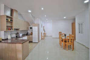 Fridge, microwave, oven, dishwasher - 1088 Casa San Juan (Nerja)