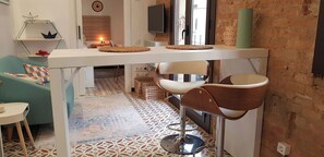 TV - Uluwatu - Ideal homebase in Barceloneta! (Barcelona)