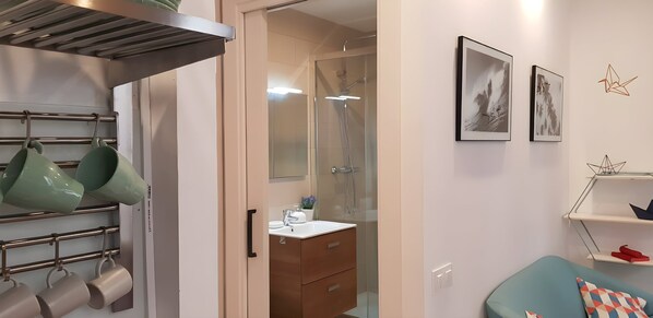 Hair dryer, towels