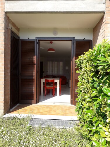 Large and independent terraced villa with private garden and solarium