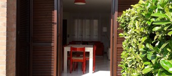 Large and independent terraced villa with private garden and solarium