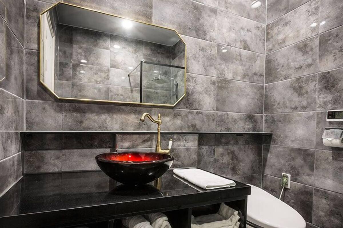 panoramic penthouse, 2 bedrooms, non smoking, ocean view | bathroom | shower, free toiletries, hair dryer, bathrobes