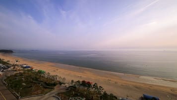 Habitación Deluxe con 2 camas individuales, para no fumadores, vista al océano (+ S) | Vista a la playa o el mar