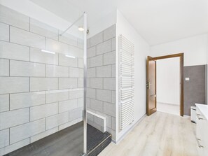Shower, towels - Résidence Aigue Marine (Coti-Chiavari)