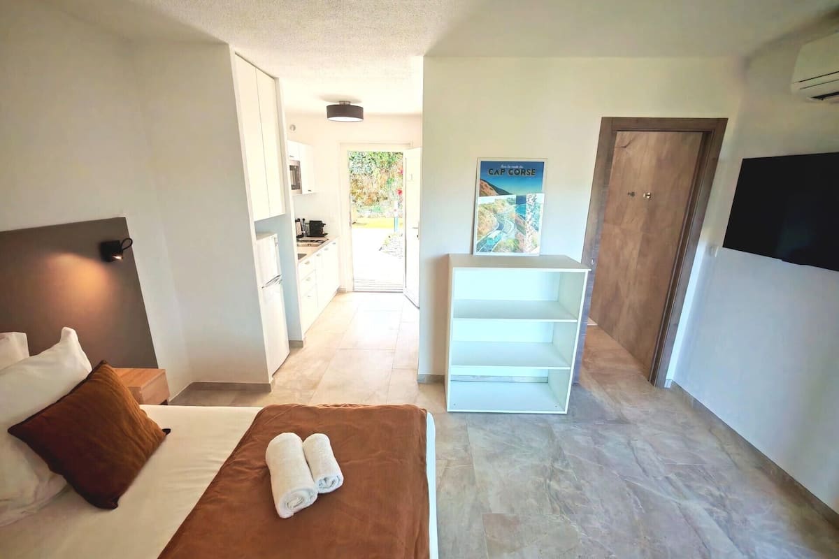 Individually decorated, individually furnished, soundproofing