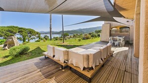 Toetasjesleilighet, 3 soverom, sjøvendt | Terrasse/patio