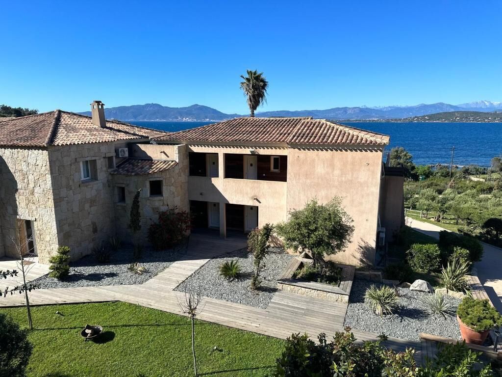 숙박 시설 정면