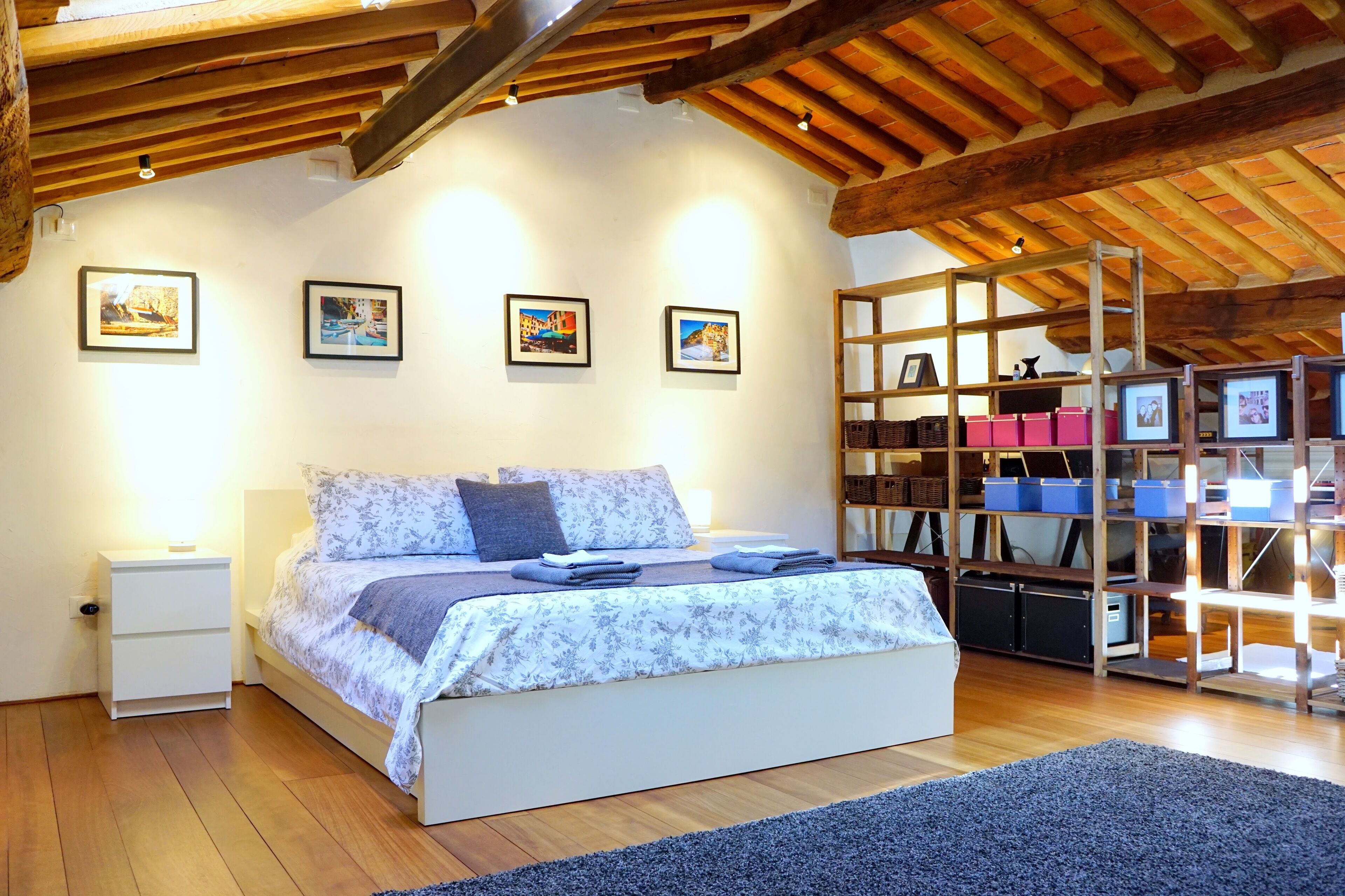 Sunny & Central :: Heart of Lucca with Terrace!