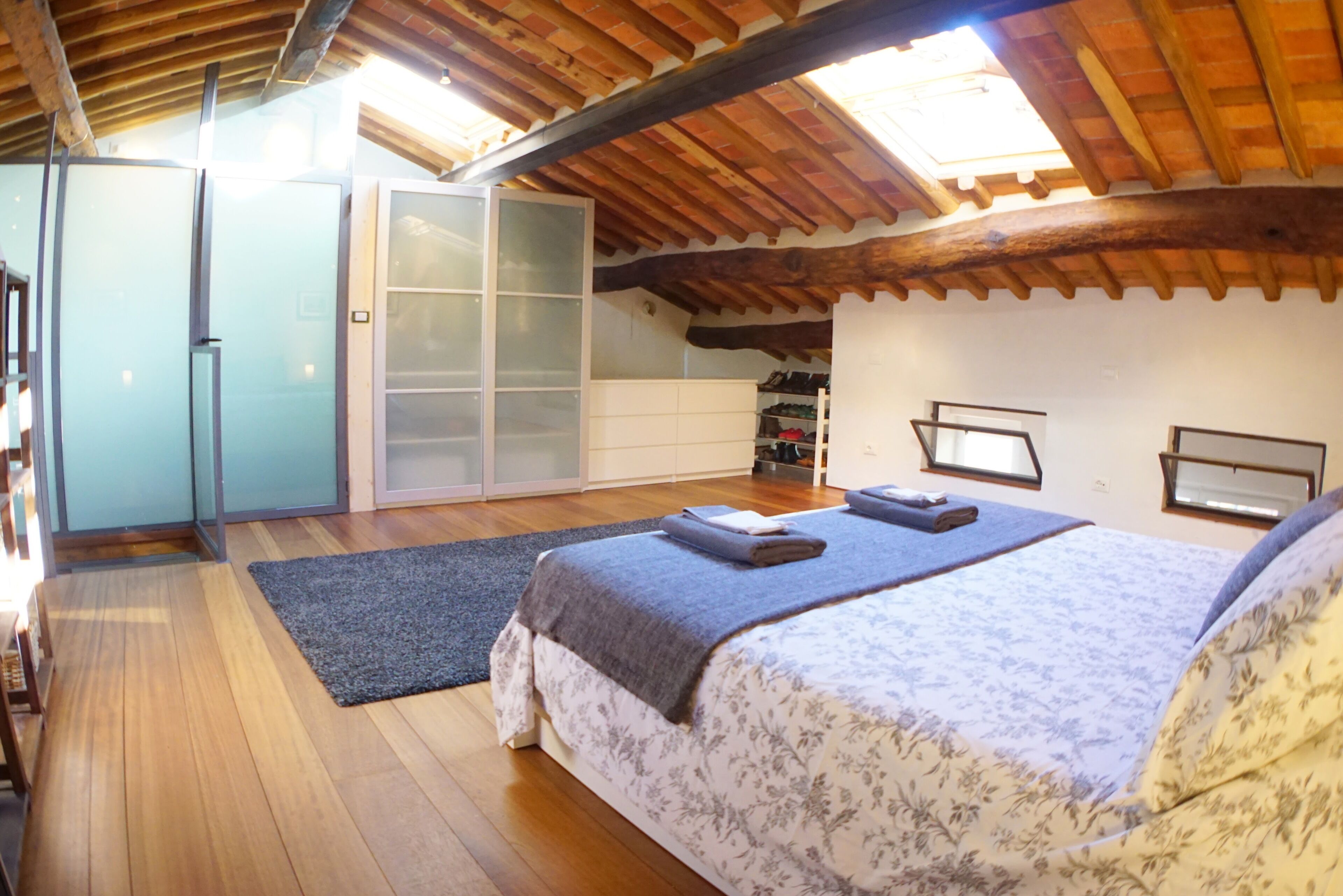 Sunny & Central :: Heart of Lucca with Terrace!