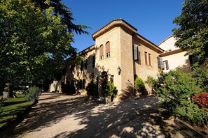 Exterior - Seventeenth-century Villa Giulia with panoramic swimming pool, +15 beds ((PERUGIA))