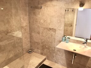 Bathtub, hair dryer, towels - 24 - Apt. in La Mairena Forest, Ojen (Ojen)