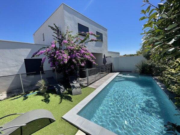 حمّام سباحة خارجي