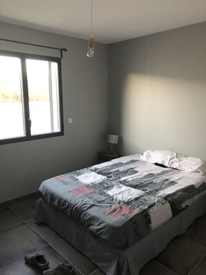 4 bedrooms, iron/ironing board, travel cot, free WiFi - Villa E in Cap d'Agde, swimming pool, 100m from the Mediterranean sea (Agde)