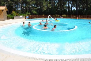 Outdoor pool, a heated pool - House near the ocean with swimming pool in a 3* residence (Lacanau)