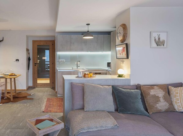 TV, fireplace, DVD player