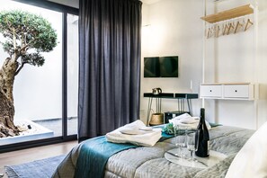 Suite (King) | Italiaanse Frette-lakens, luxe beddengoed, pillowtop-bedden, een minibar