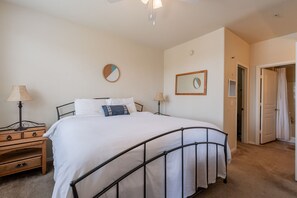 2 habitaciones, tabla de planchar con plancha y cuna de viaje 