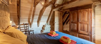 Renovated former presbytery air-conditioned sleeps 4