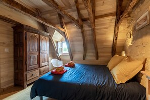 2 bedrooms, desk, iron/ironing board, free WiFi