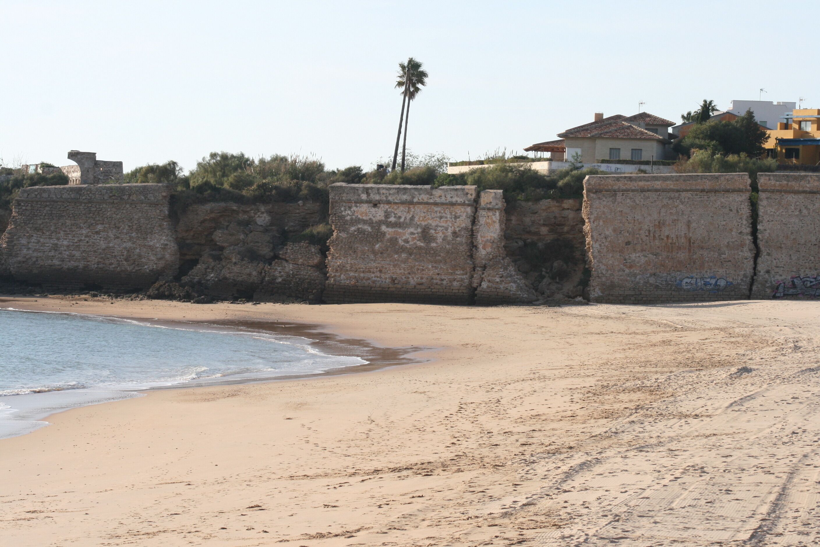 Vlak bij het strand, ligstoelen