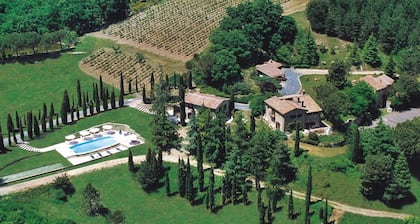 Lilium, splendid villa with outdoor space, on the hills of San Giminiano