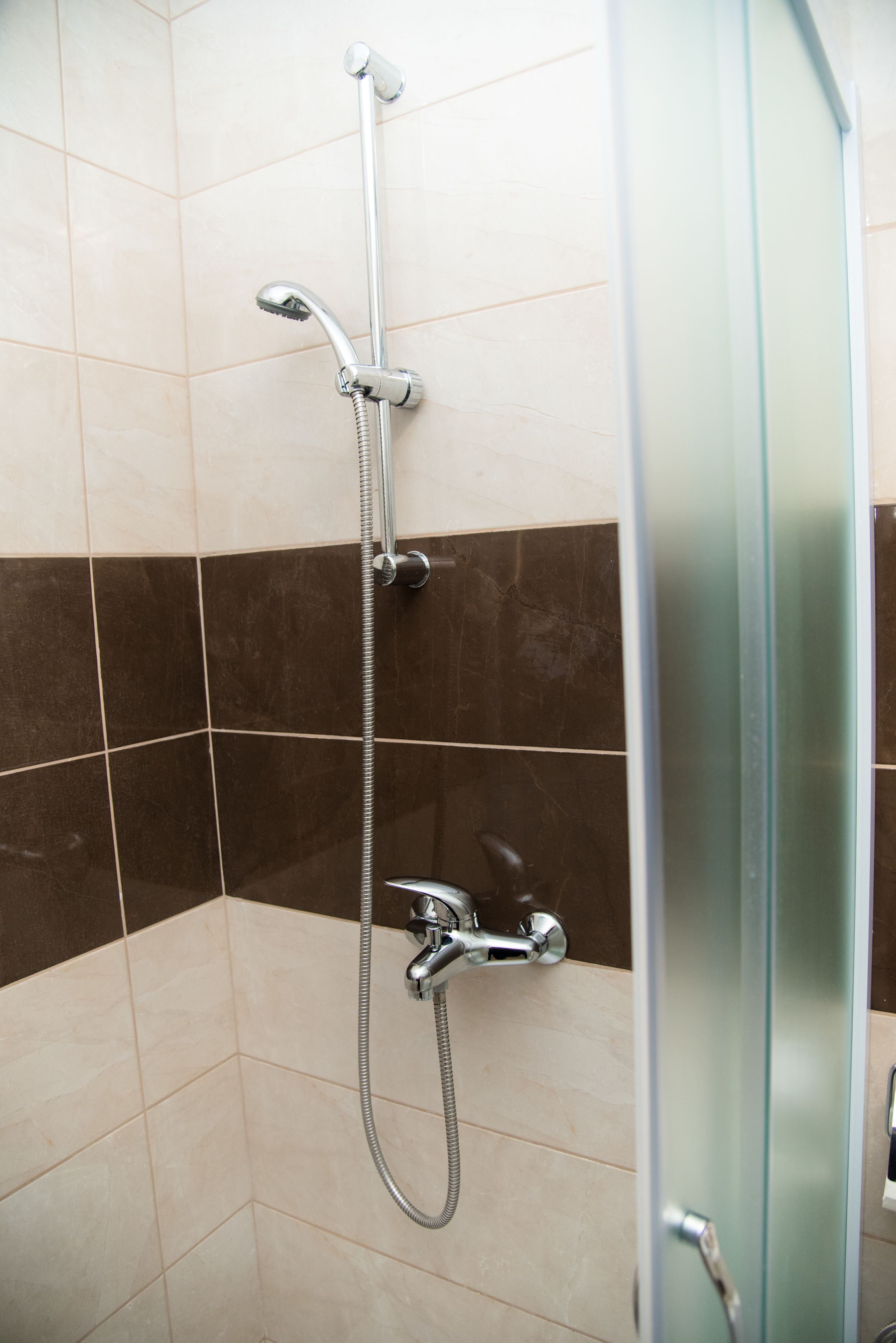 Deluxe Studio | Bathroom shower