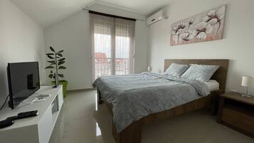 Deluxe Studio | 1 bedroom, hypo-allergenic bedding, soundproofing, iron/ironing board