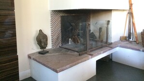 A display case with a Buddha statue and a stone carving. - House / Villa - Cap ferret (Lège-Cap-Ferret)