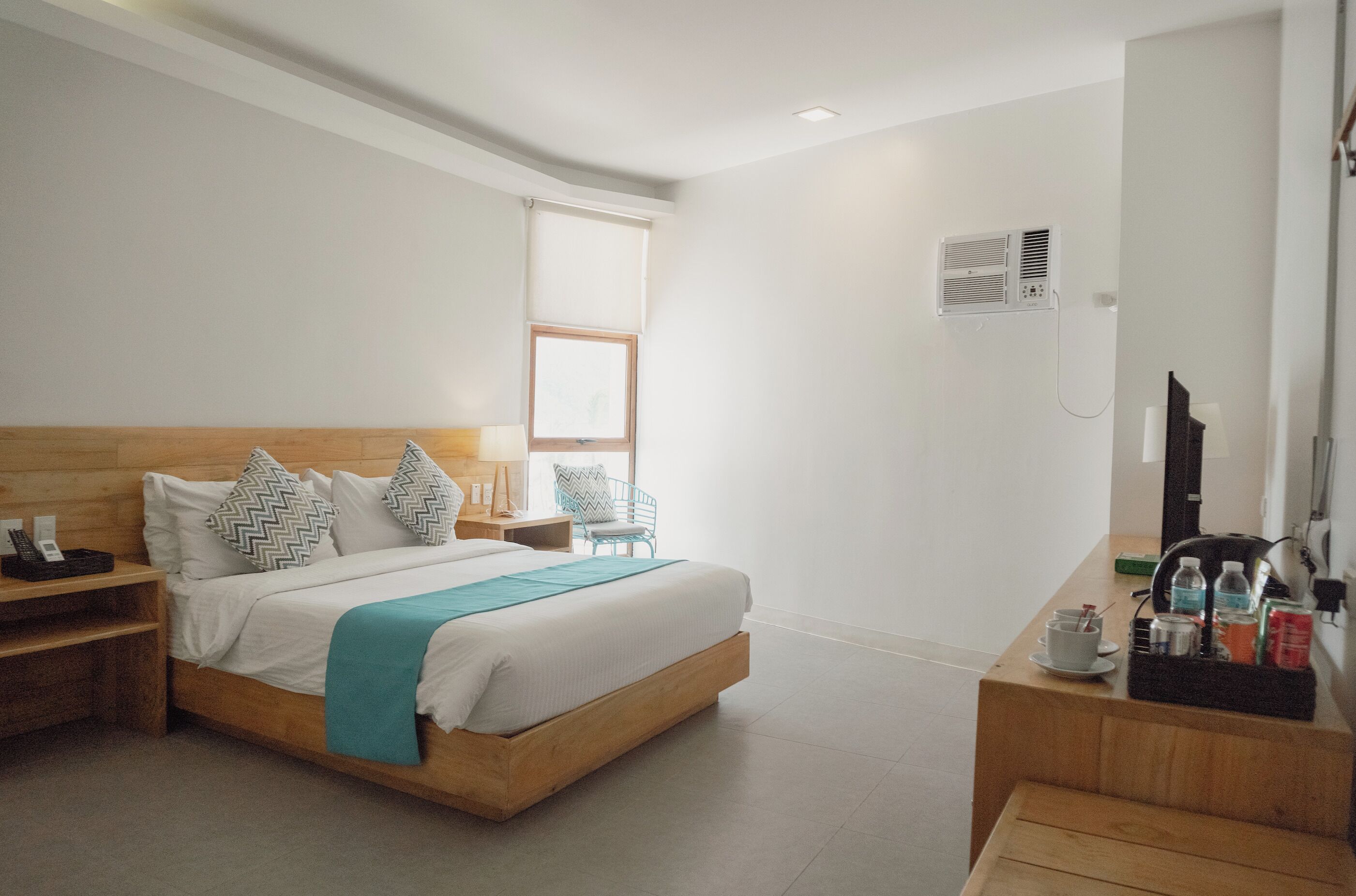 Premium Room, Partial Ocean View | Hypo-allergenic bedding, minibar, in-room safe, desk