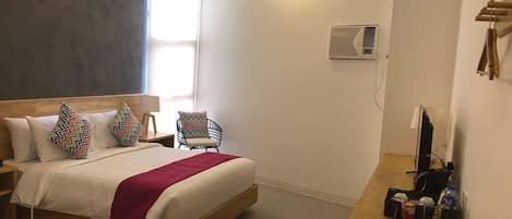 Quarto premium | Roupas de cama antialérgicas, frigobar, cofres nos quartos, escrivaninha