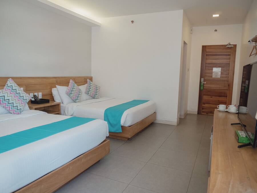 Premium Room, Partial Ocean View | Hypo-allergenic bedding, minibar, in-room safe, desk