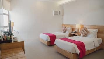 Premium Room, Partial Ocean View | Hypo-allergenic bedding, minibar, in-room safe, desk