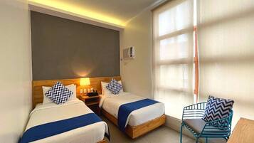 Roupas de cama antialérgicas, frigobar, cofres nos quartos, escrivaninha