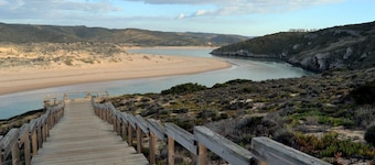 Renovated Downstairs Apartment close to the best beaches on Algarve West Coast