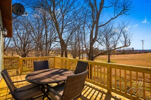 Exclusive Cabin | Golf view - Fairway Inn (Berryville)