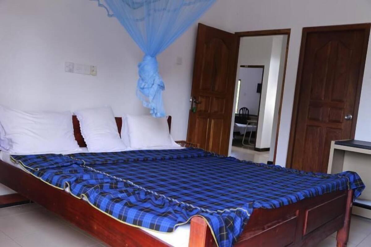 1 dormitorio, escritorio, tabla de planchar con plancha y wifi gratis