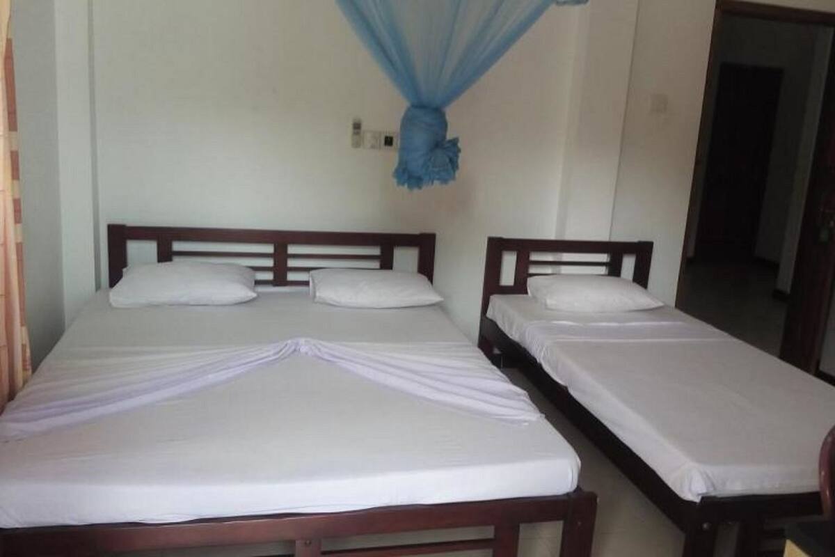 1 dormitorio, escritorio, tabla de planchar con plancha y wifi gratis