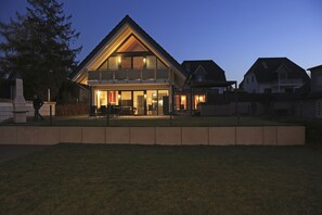 Exterior - Vacation home directly on the lake, outdoor whirlpool and exclusive 20sqm wellness sauna (Göhren Lebbin)