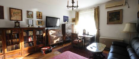 1 bedroom, in-room safe, iron/ironing board, free cribs/infant beds