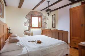 5 bedrooms, iron/ironing board, travel cot, free WiFi