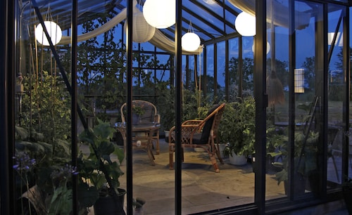 Som Hemma Gardscafe Bed & Breakfast