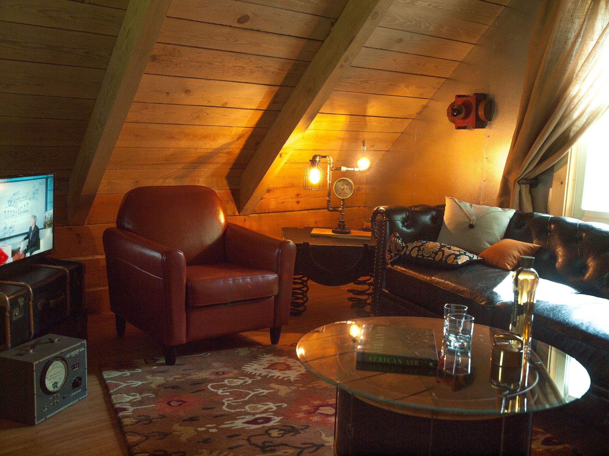 Valerian Cabin at Lake Lucerne Resort and Ranch Treehouse-Vibe Lakeview