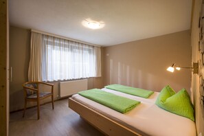 1 bedroom, WiFi, bed sheets - Top 1 - House Gredler Mayrhofen (Mayrhofen)