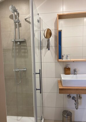 Douche, sèche-cheveux