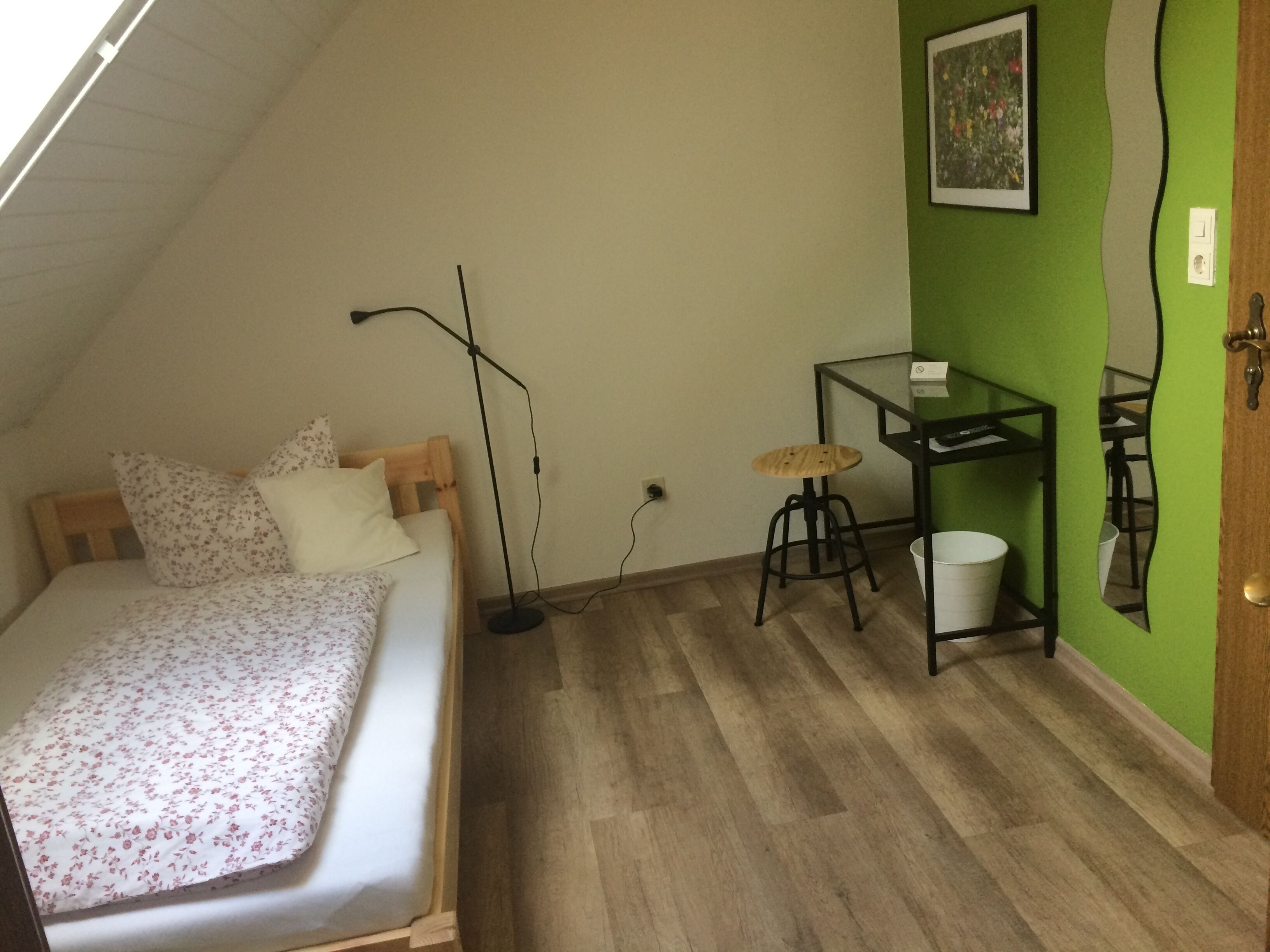 basic single room | free wifi, bed sheets