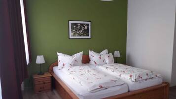 Free WiFi, bed sheets