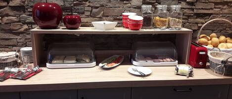 TĂ€gliches inbegriffenes einheimisches FrĂŒhstĂŒck