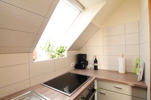 Fridge, microwave, oven, stovetop - FeWo Krebs... at home on vacation (Büsumer Deichhausen)