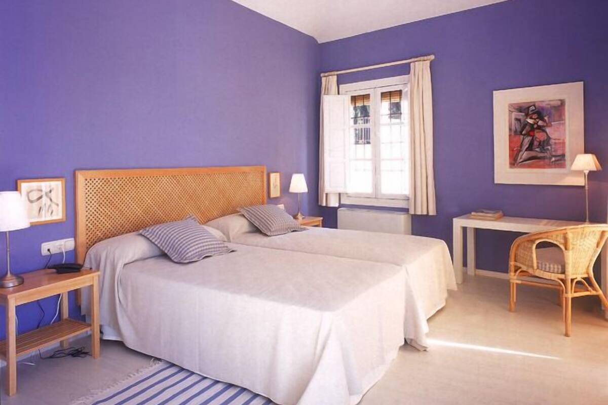Habitación doble con ventana | Caja de seguridad en la habitación, cortinas blackout y insonorización